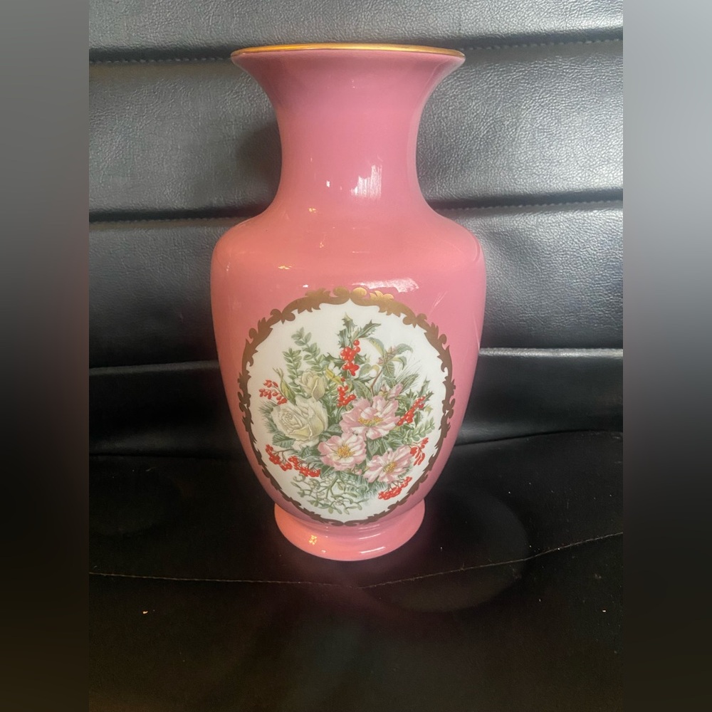 VTG FRANKLIN MINT  WINTER BOQUET  10" VASE, FRENCH- ROSES, LTD.ED